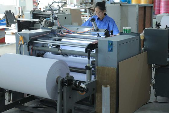 لفة ورق حراري خالية من مادة BPA لإيصالات نقاط البيع – قاعدة من لب الخشب البكر، نعومة عالية واحتفاظ بالصور لفترة طويلة